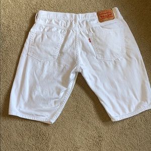 White Levi’s 511 Bermuda shorts